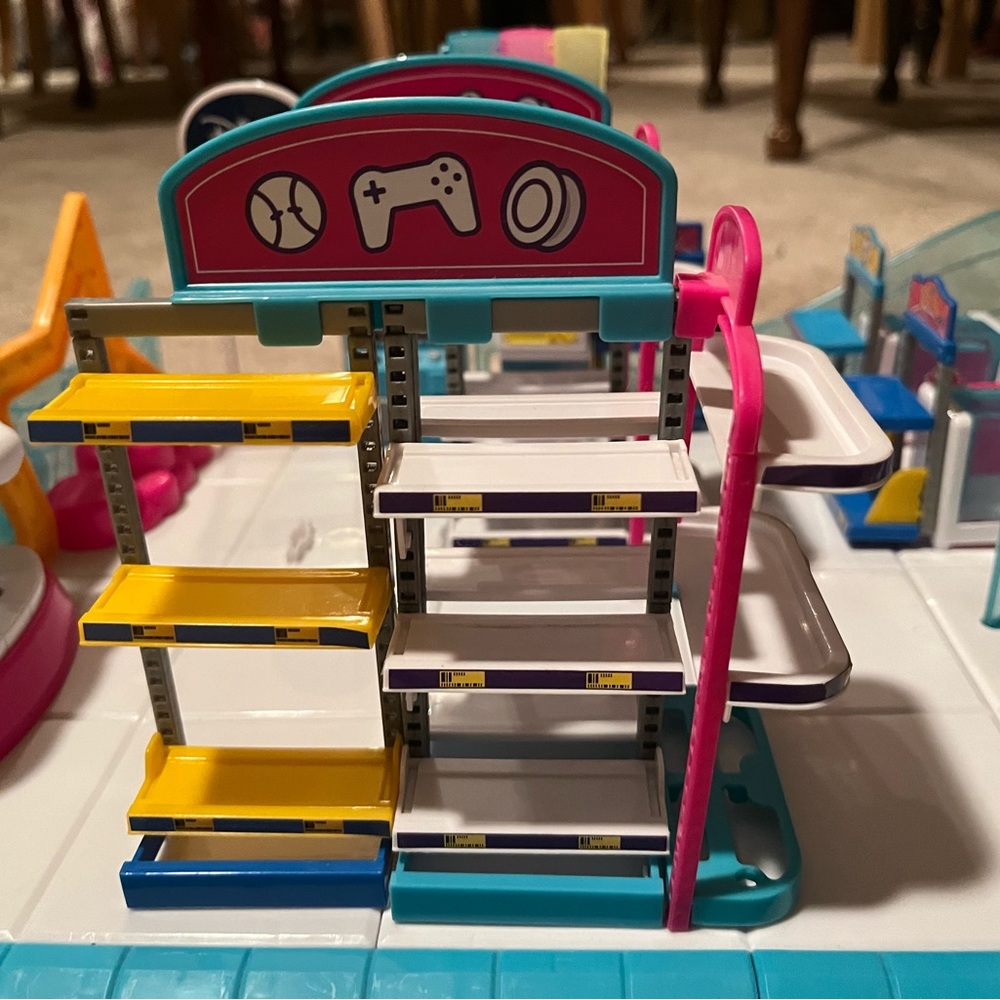 Mini Toy Shop - Excellent Condition - Picture 4 of 15
